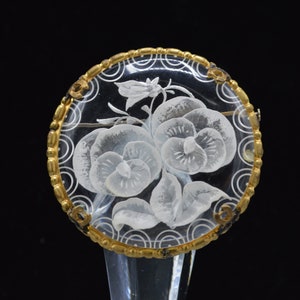 1940&#39;s Reverse Carved Lucite Pansy Flower Brooch