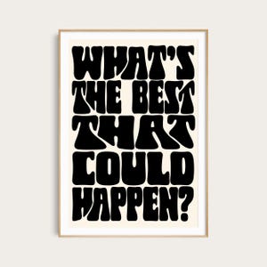 Puede incluir: Un p&oacute;ster en blanco y negro con el texto "What's the best that could happen?" en una fuente retro y psicod&eacute;lica.