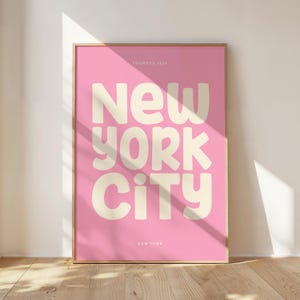 Roze typografieprint New York, DIGITALE DOWNLOAD, trendy roze New York-poster, NYC afdrukbare muurkunst, New York Travel Print