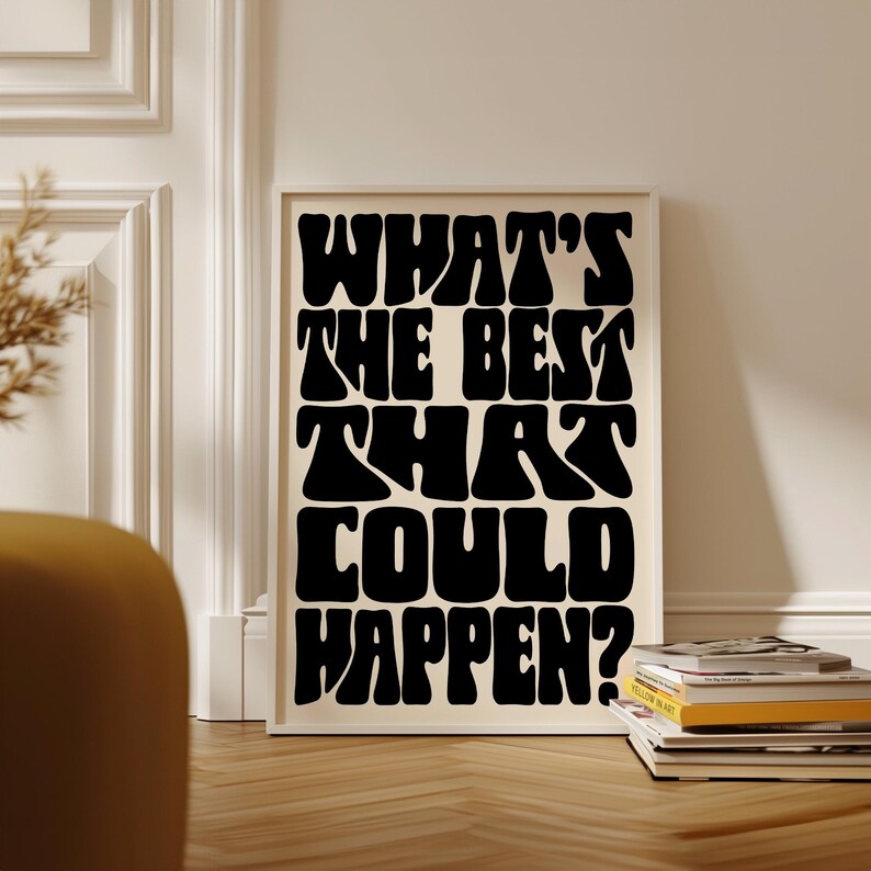 Puede incluir: Un p&oacute;ster en blanco y negro con el texto "What's the best that could happen?" en una fuente retro y psicod&eacute;lica.