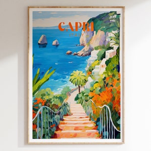 Puede incluir: Una pintura colorida de una vista panorámica de Capri, Italia. La pintura presenta una escalera sinuosa que conduce a un océano azul con acantilados rocosos y exuberante vegetación verde.