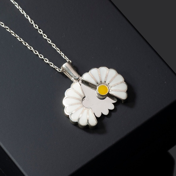 Custom Daisy Necklace in Sterling Silver, Personalized Hidden Message Daisy Pendant, Locket Daisy Jewelry, Daisy Flower Charm, Gift for Her