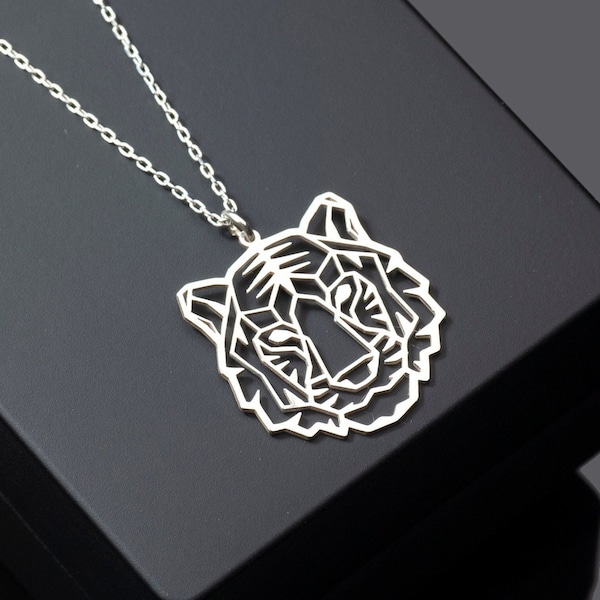 Collier de tigre géométrique, bijoux de tigre en argent sterling, charme de tigre d'origami, cadeau d'amant d'animal, bijoux de tête de tigre, collier d'oeil de tigre