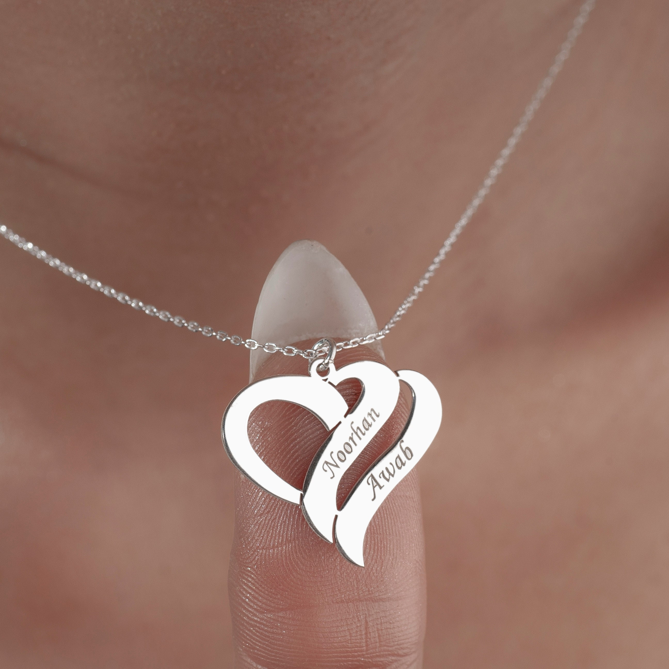 Collar de Nombre Personalizado con Corazón Atravesado – MOKITA JEWELRY