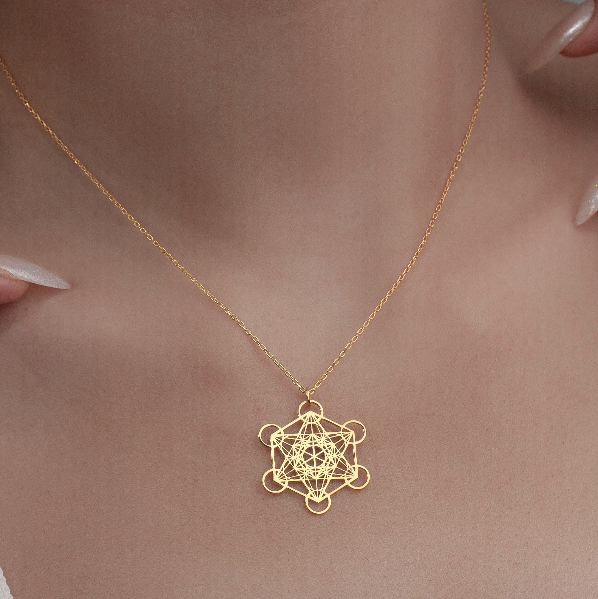 Cube De Métatron Boutique Collier Cube De Metatron En Acier Inoxydable Doré - Pendentif Géométrie Sacrée 21.2 X 19.8 Mm Avec Chaîne Ajustable 45 5 Cm - Bijou Spirituel Et Énergétique Bijoux Homme