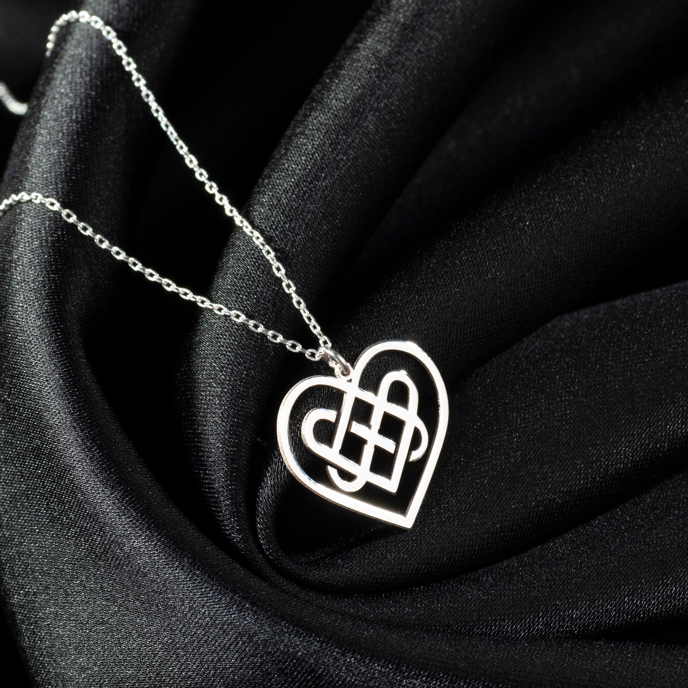 【Monday Edition】24SS LOVELY HEART KNOT NECKLACE Uloveido Stainless Steel Mens Womens Couple Pendant Necklace