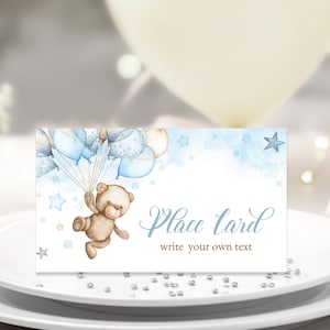 Marque-place MODIFIABLE pour baptême garçon. Ours en peluche personnalisé, ballon à air bleu beige Party. Cadeau, étiquette alimentaire, numérique Tent Card 3,5x2'' BTB