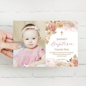 Bearbeitbare Taufe Dankeskarte mit Foto. Blush Boho floral, staubrosa, beige Blüten. Taufbaby Mädchen, 1. Kommunion Kreuz. BRG