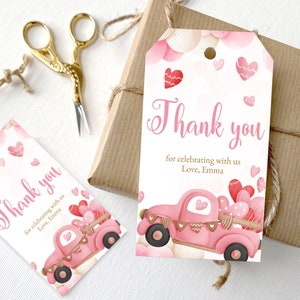 MODIFICABILE Tag di ringraziamento. Etichetta per bomboniera per il primo compleanno di una ragazza con il cuore dolce di San Valentino. Auto rosa, decorazione in mongolfiera per auto. Etichetta di favore. VAL
