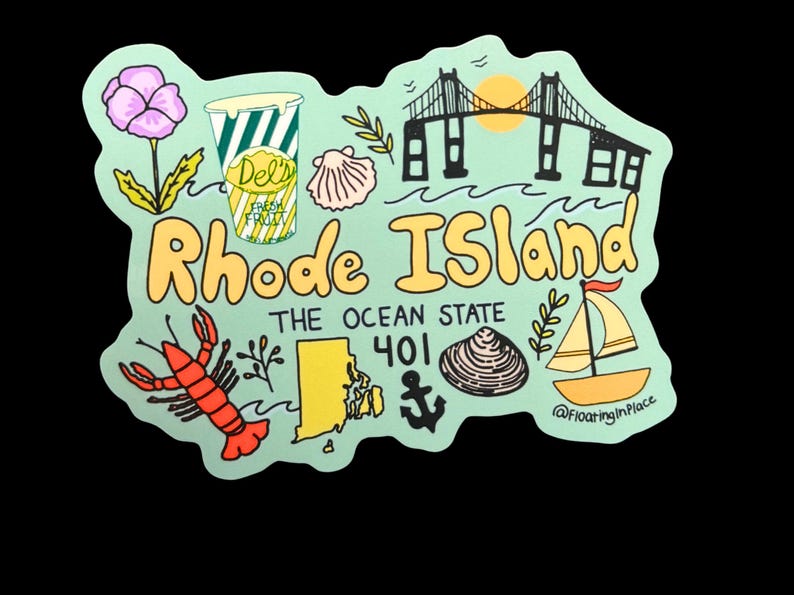 Op de afbeelding: Een lichtgroene sticker met een cartoon illustratie van bezienswaardigheden van Rhode Island. Het ontwerp bevat een brug, zeilboot, kreeft en de tekst "Rhode Island, The Ocean State, 401".