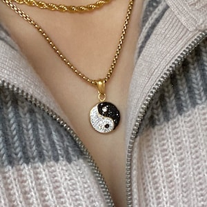Collar YIN YANG CZ de diamantes de oro, colgante de encanto Yin Yang, collar de cadena de caja redonda de oro, joyería fina religiosa para ella