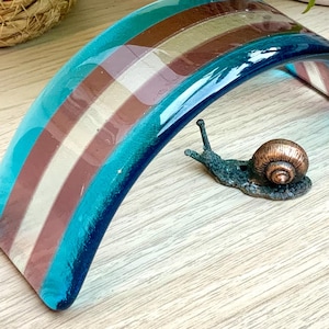 Adorno de arcoíris con bandera del orgullo hecho a mano / Decoración LGBT para el hogar de vidrio fundido / Orgullo transgénero