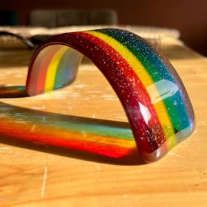 Recuerdo conmemorativo de las cenizas de tu mascota: puente de arcoíris de vidrio hecho a mano con las cenizas de tu mascota y letras doradas personalizadas