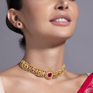 Conjunto de joias gargantilha intrincadas feitas à mão banhadas a ouro 24K para mulheres, gargantilha indiana com conjunto de brincos, colar gargantilha contemporâneo