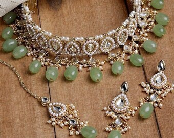 Pierre vert citron plaqué or et ensemble de bijoux tour de cou cloutés Kundan blanc, bijoux indiens mariage mariée, collier boucles d'oreilles ensemble Maangtikka