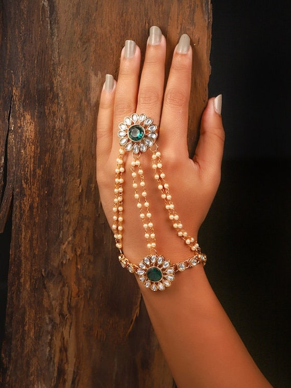 Expandable ring store bracelet gold
