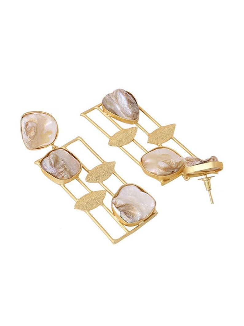 Goldfarbene zeitgenössische Ohrringe, indische Ohrringe für Frauen, Verlobungsohrringe, Bollywood-Stil Ohrringe, Ohrringe mit Steinen Bild 3