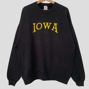 Vintage Iowa State Spell Out Embroidery Sweatshirt XLarge Iowa State  Logo Crewneck Uni Of Iowa Jumper Iowa College Jerzess Sweater XL