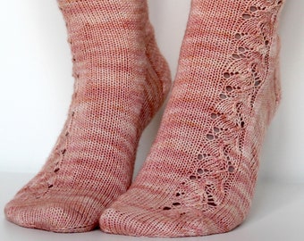 Flùran - Lace Toe Up Sock Knitting Pattern