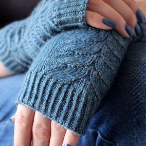 Keechan - Lace Fingerless Mitts Knitting Pattern
