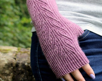 Lus Na Tùise - Cabled Fingerless Mitts Knitting Pattern