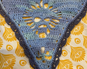 SKULL BANDANNA or bunting- an easy beginner crochet pattern for gothic halloween teenage mutant zombie pirates, witches. Stash buster alert!