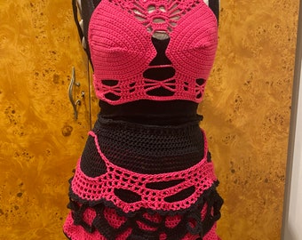 Goth deco CYBERPUNK mesh mini SKIRT: free size steampunk crochet pattern photo tutorial step-by-step instructions. Rave/festival/distressed