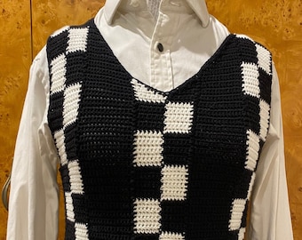 Wednesday Addams black&white checkerboard vest:how to crochet it! Pdf pattern instructions for all sizes -goth/emo/cosplay/Halloween costume