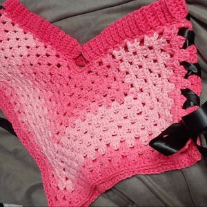 NOT your granny&#39;s hot pants/festival BOOTY shorts (easy beginner crochet pattern photo tutorial all sizes) micro mini shorts side ties/ seam