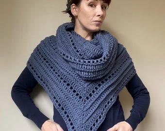 TRIO DE CROCHÊ PARA APROVEITAR SEUS SOBRAS DE PEÇAS! Inclui o modelo Hug-Me-Tight, o Outlander Scoodie e as polainas Cozy Legwarmers - moldes em PDF fáceis de usar, para download instantâneo, outono/inverno 2026.