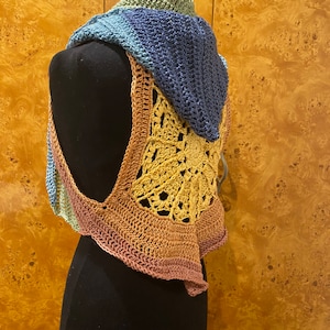 How to crochet CHASING THE SUN Mandala Hooded Vest: pdf pattern photo tutorial, made to measure, sleeveless waistcoat festival/ren faire/elf