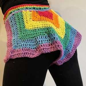 EASY PRIDE crochet shorts pattern, fluttery lingerie shorties, lounge shorts, hot pants, crochet pattern pdf, step-by-step photo tutorial