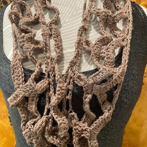 Circle of Friends paper doll cowl/snood crochet pattern instructions & photo tutorial with links to video instructions too!