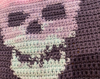 How to crochet a Simple skull-in-a-square mosaic pixel crochet pattern for pocket, shoulder bag, heat pad, wall hanging, halloween/goth emo