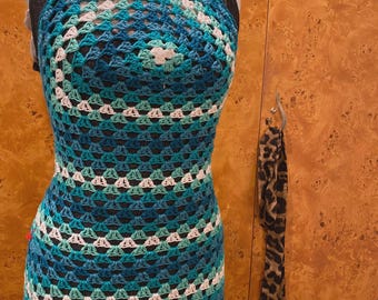 Not so granny quick & easy crochet mini/maxi/midi dress - made to measure pattern with full photo tutorial. Scrappy beach cover stashbuster