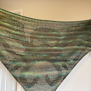 KeepCalmAndCrochets PIXEL CTHULHU SHAWL filet crochet pattern with photo tutorial - goth, witch, Halloween costume, hobbii sultan shadow
