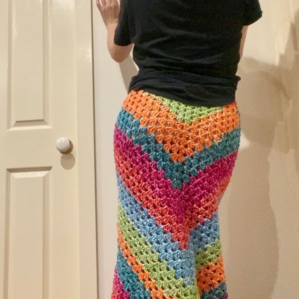 She’s beauty, she’s grace: Simple MINI/MAXI/MIDI skirt (easy beginner crochet pattern w photo tutorial for all sizes)easy as a Hexie Cardi!