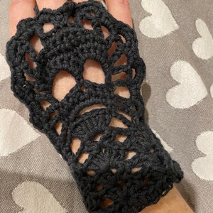 SKULL GLOVES/ ANKLETS how to crochet pattern pdf instructions & photo tutorial - emo/gothic/steampunk renfaire/ cottagecore/goth/alternative