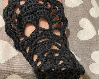 SKULL GLOVES/ ANKLETS how to crochet pattern pdf instructions & photo tutorial - emo/gothic/steampunk renfaire/ cottagecore/goth/alternative