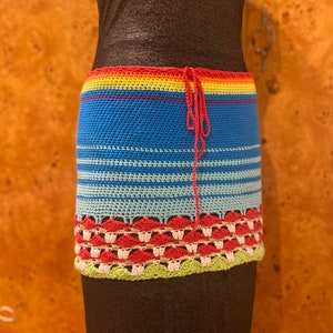 ¡Minifalda de hongos mágicos! Cómo tejer una linda y sencilla falda del festival de hadas cottagecore con hongos venenosos para todos los tamaños: ¡patrón en PDF y tutorial fotográfico!