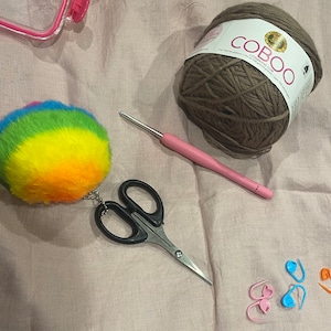 Karen’s Handful! Anatomically correct packer crochet pattern+photo tutorial