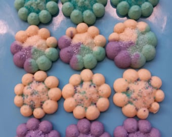 3 docenas de galletas caseras de almendras frescas con spritz - Moradas/Blancas/Verde azulado - Primavera, Pascua, Verano, Cumpleaños - Regalo perfecto. No contiene gluten.