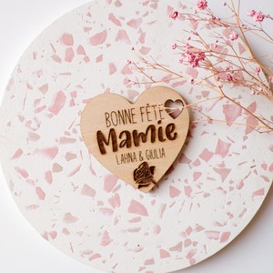 Magnet cœur Bonne fête mamie personnalisé en bois Fête des grands mères idée cadeau Pour Mamie Gravure bois Aimant pour frigo image 2