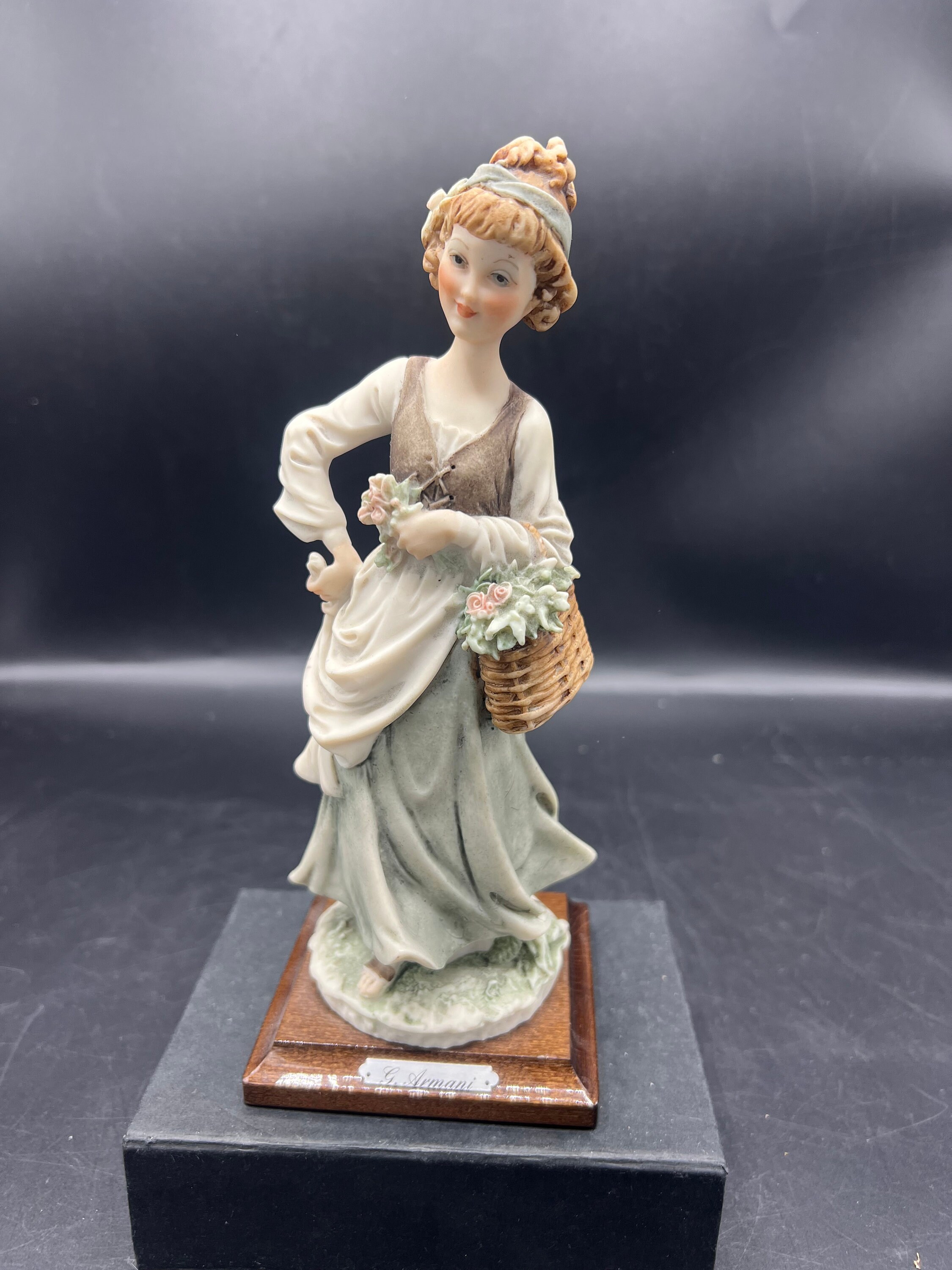 Vintage Giuseppe Armani Capodimonte Magic Memories Country Girl
