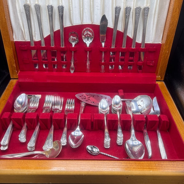 Oneida Tudor Plate "Fortune" Flatware Set - 1939 - 50 Pcs with Silver Box - Silver Plate - 8 Place Settings