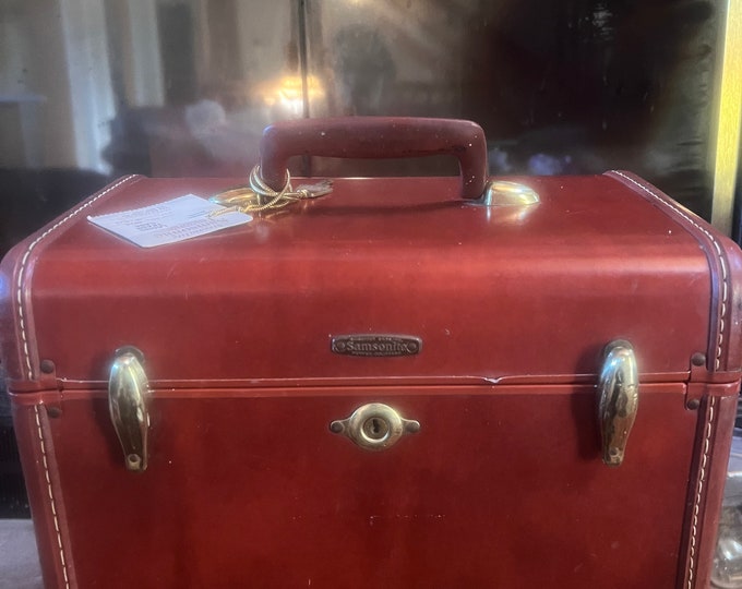 Vintage Samsonite Streamlite Train Case W Lucite Tray Liner Mirror in Good Condition Make up