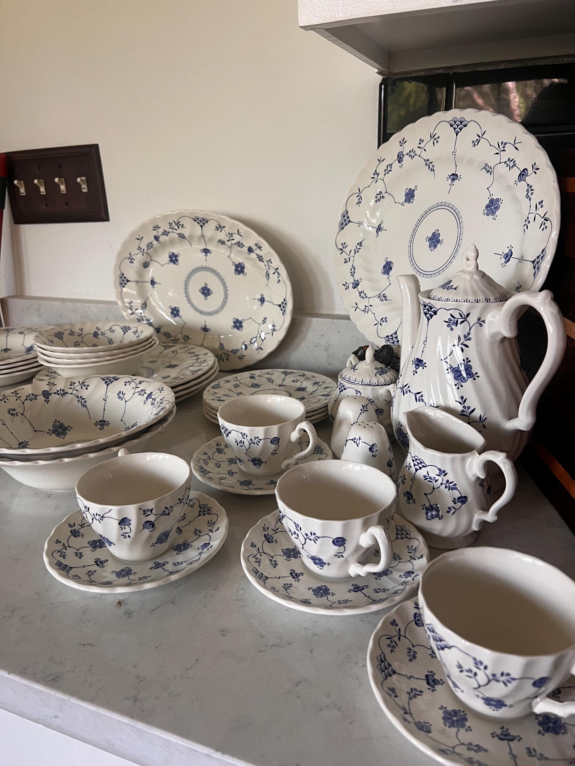 Vintage Finlandia Churchill Staffordshire England Set of 21 Pieces
