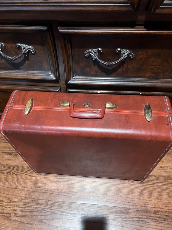 Valise Vintage Cuir Marron Avec Serrure à Clé – Parfait état