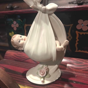 SonBridge ~Giuseppe Armani Baby wrapped  Porcelain Figurine Florence Italy just arrived