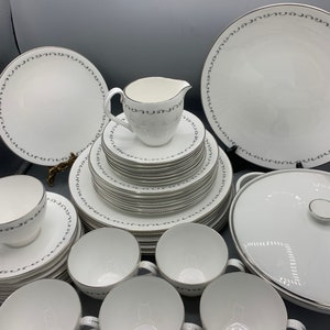 1963 Royal Worcester Sonata England fine bone China dinnerware